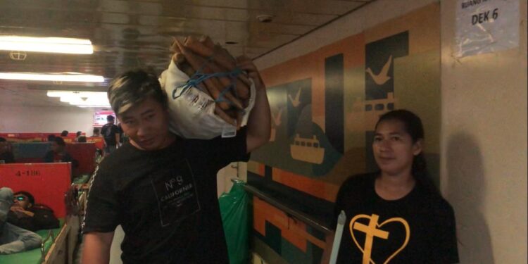 Kontingen AMAN Sulut Bawa Sayur Mayur Ke Tanah Papua