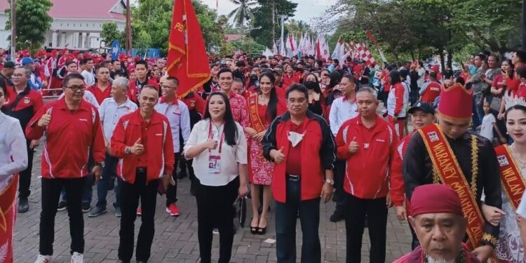 Dipimpin Glady Kandouw, Defile Kontingen Minahasa Di Pembukaan PORPROV XI Bolmong Memukau