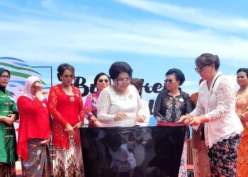 Fenny Lumanauw Ajak Perempuan Minahasa Lestarikan Pakaian Kebaya