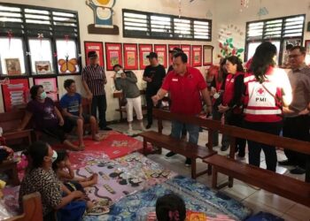 PDI-P Minahasa Bantu Warga Korban Banjir Bandang Di Papakelan Tondano