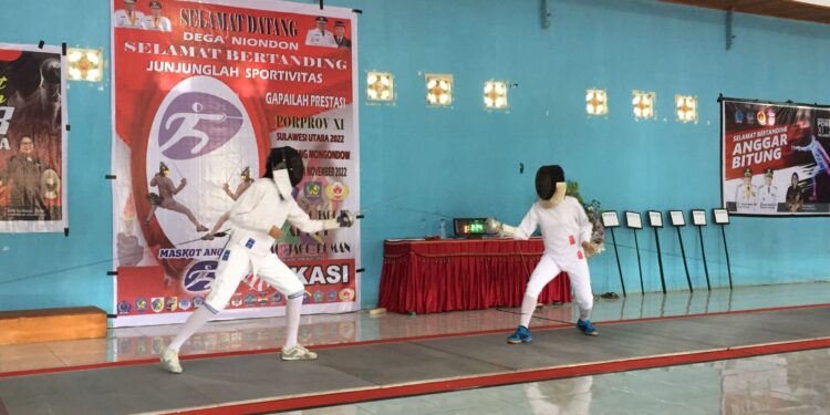 Cabor Anggar Minahasa Christi Maengkom dan Alfa Londong Raih Medali Perunggu 