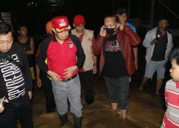 Usai Menghadiri Rapat Paripurna HUT Minahasa Ke 594, Bupati ROR Langsung Ke Lokasi Banjir Bandang