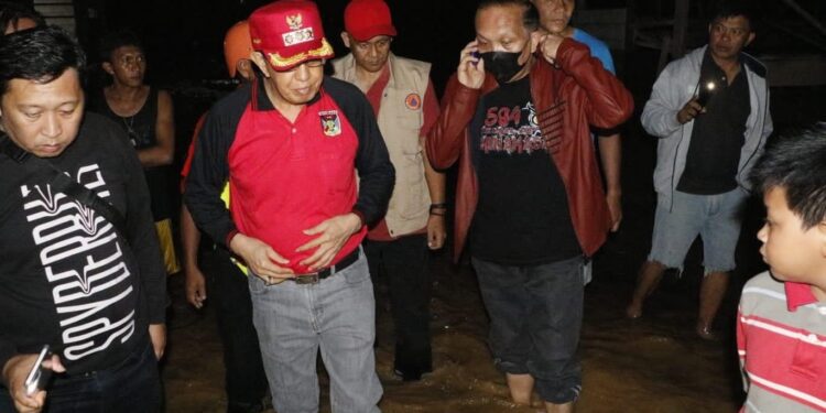 Usai Menghadiri Rapat Paripurna HUT Minahasa Ke 594, Bupati ROR Langsung Ke Lokasi Banjir Bandang