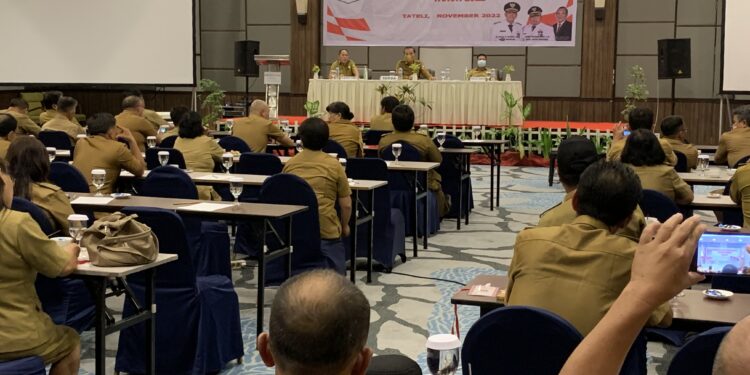 Sekda Muntu Buka Kegiatan Peningkatan Kapasitas Hukum Tua di Minahasa