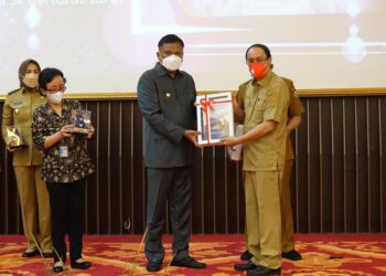 Bupati ROR Terima DIPA 2023 Dari Gubernur Sulut