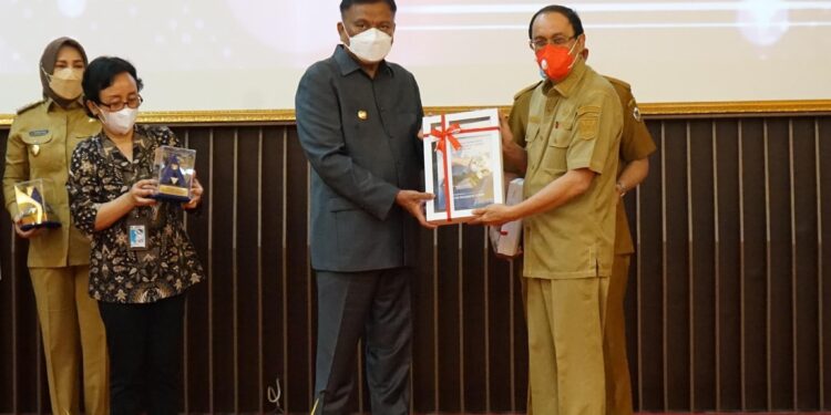 Bupati ROR Terima DIPA 2023 Dari Gubernur Sulut