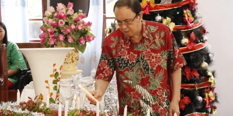 Bupati ROR Safari Natal di Remboken