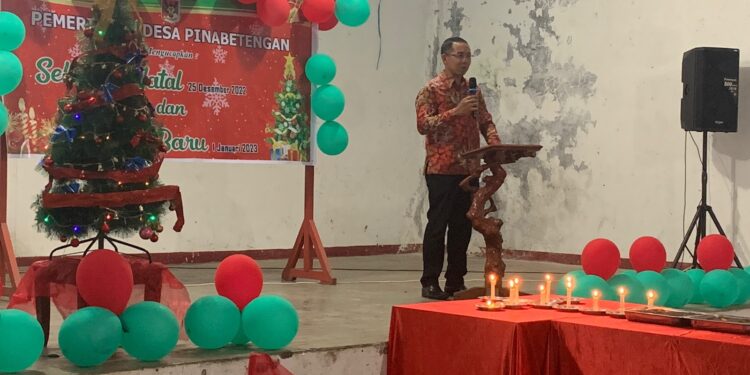 Pemdes Pinabetengan Gelar Ibadah Natal 