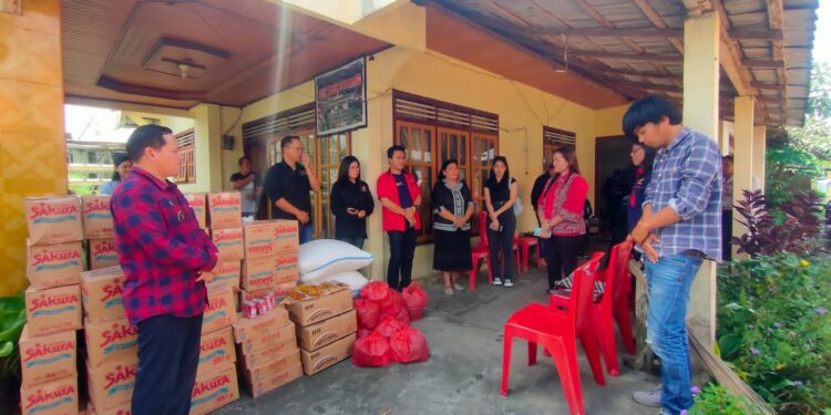PWI Minahasa Gelar Bakti Sosial Berbagi Sembako di Hari Pers Nasional 2023