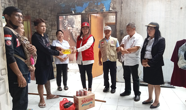 Dinsos Minahasa Salurkan Bantuan Pada Korban Bencana Kebakaran Dan Angin Puting Beliung