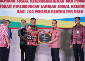 Terbaik Ke Tiga, Pemkab Minahasa Terima Piagam Penghargaan Jamsostek  