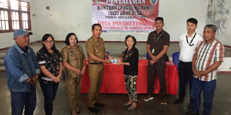 Pemdes Pinabetengan Salurkan BLT DD Tahap Satu Tahun 2023