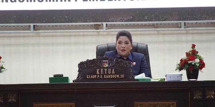 Glady Kandouw Pimpin Rapat Paripurna Terkait Ranperda Inisiatif DPRD Tentang Minuman Alkohol dan Penyampain LKPJ Kepala Daerah Tahun 2022
