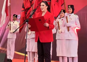Bimtek DPRD Fraksi PDIP Se-Indonesia, Glady Kandouw Bacakan ‘Dedication Of Life’ Ir Soekarno