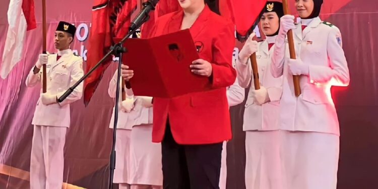 Bimtek DPRD Fraksi PDIP Se-Indonesia, Glady Kandouw Bacakan ‘Dedication Of Life’ Ir Soekarno