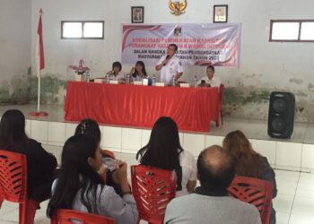 Asisten Satu Reviva Maringka Buka Kegiatan Sosialisasi Peningkatan Kapasitas Perangkat Kelurahan di Wawalintowan 