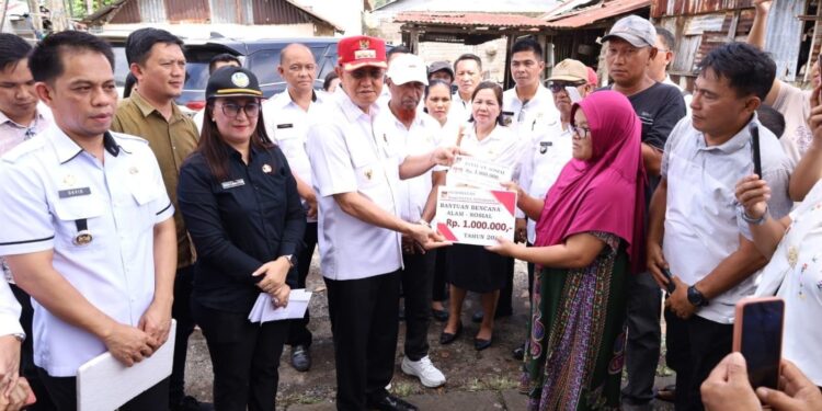 Pemkab Minahasa Bantu Korban Bencana Alam di Desa Tambala 