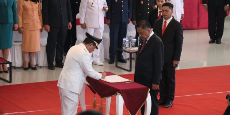 Dr Jemmy Stani  Kumendong MSi Jabat Plt Bupati Minahasa