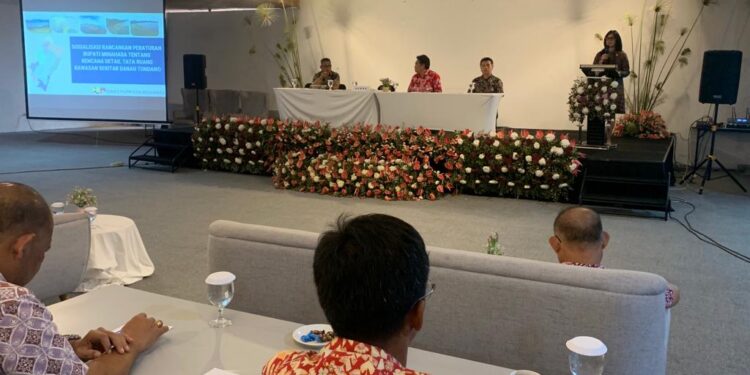 Sekda Watania Buka Kegiatan Sosialisasi Ranperbup Tentang RDTR Kawasan Sekitar Danau Tondano