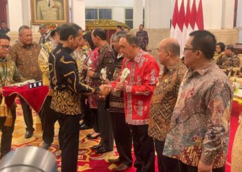 Diserahkan Presiden RI, Bupati ROR Terima Penghargaan TPID Berprestasi 
