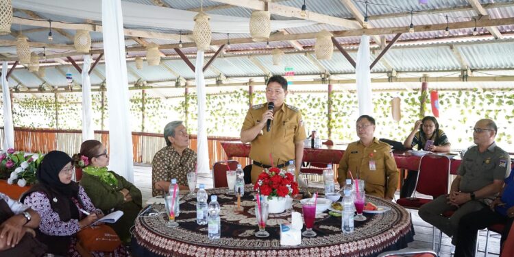 Kumendong Terima Kunjungan Guru Besar UGM