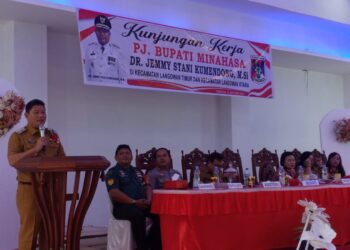 Selain Tatap Muka Dengan Jajaran ASN di Langowan Raya, Kumendong Serahkan Bantuan Bagi Korban Bencana