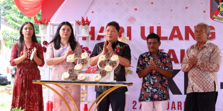 Hadiri HUT Ke-29 Desa Kalasey Dua, Bupati Kumendong Minta Perangkat Desa Tingkatkan Pelayanan Terhadap Masyarakat