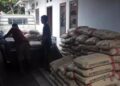 Lagi, Remly Kandoli Bantu Pembangunan Rumah Ibadah, Kali Ini GMIM Imanuel Tetengesan Makalu Mendapat 150 Sak Semen