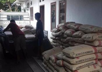 Lagi, Remly Kandoli Bantu Pembangunan Rumah Ibadah, Kali Ini GMIM Imanuel Tetengesan Makalu Mendapat 150 Sak Semen