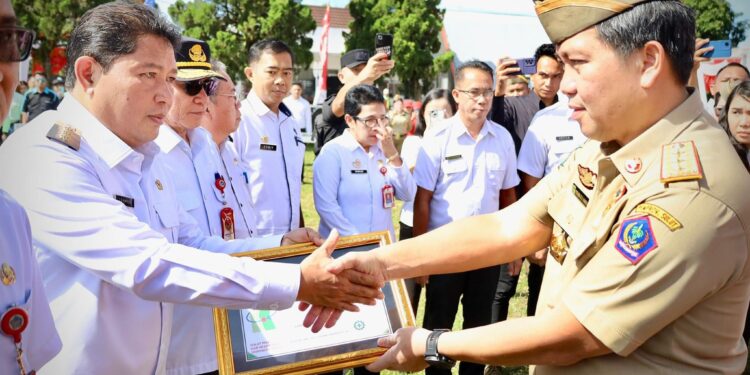 Pj Bupati Minahasa Terima Penghargaan Dari K3 Dari Kemenaker Terkait Program Keselamatan dan Kesehatan Kerja RI