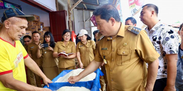 Pj Bupati Minahasa Pantau Harga Beras Di Pasar Tondano