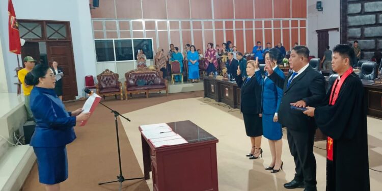 Ketua DPRD Minahasa Lantik Tiga Anggota PAW Periode 2019-2024