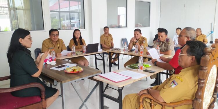 Sekda Watania Pimpin Rapat Evaluasi PPB. Tim Diminta Gerak Cepat Tangani Poroses Pelayanan Izin