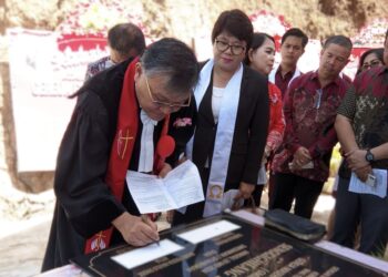 Gedung Gereja Jemaat Senggighilang Bailang Ditahbiskan, Ketua Sinode GMIM Apresiasi Kerja Keras Pdt Dr Margaretha Feybe Lumanauw MPC