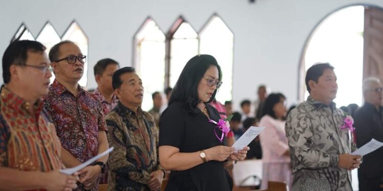 Pj Bupati dan Sekda Minahasa Hadiri HUT Ke- 61 Jemaat GMIM Moria Sasaran