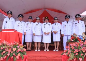 Hukum Tua Desa Kanonang Tiga  Hadiri HUT RI  Ke 78. Upacara Digelar Di Kecamatan Kawangkoan