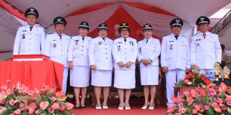 Hukum Tua Desa Kanonang Tiga  Hadiri HUT RI  Ke 78. Upacara Digelar Di Kecamatan Kawangkoan