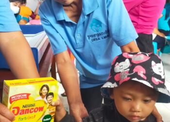 Cegah Stunting, Pemdes Liba Rutin Bagikan Susu dan Makanan Bergizi 