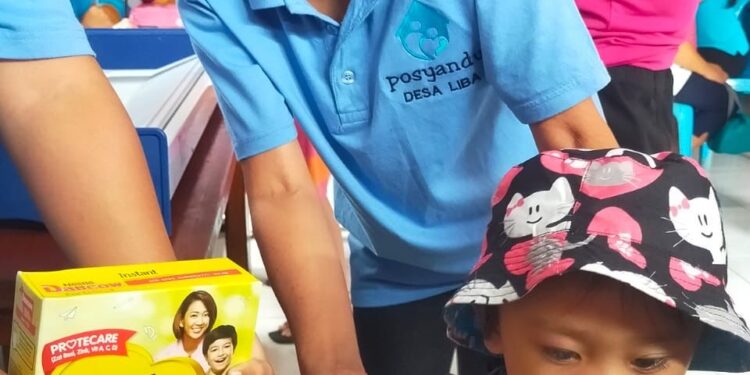 Cegah Stunting, Pemdes Liba Rutin Bagikan Susu dan Makanan Bergizi 