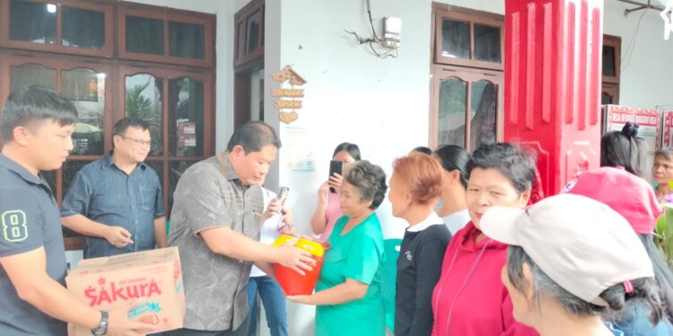 Pemkab Minahasa Berikan Bantuan Kepada Keluarga Terdampak Banjir di Kecamatan Eris
