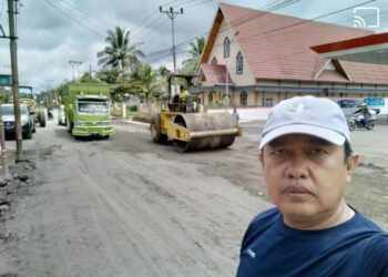 Untuk Kepentingan Banyak Orang Cawabup Dari PDI-P Ini Perbaiki Jalang Berlubang