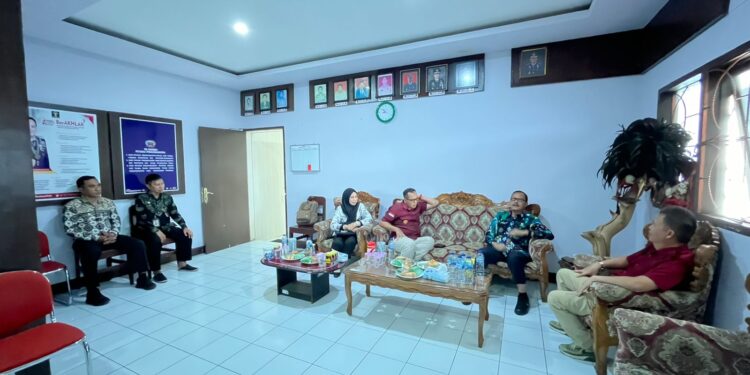 Yulius Paath Terima Kunjungan Diryankoham di Lapas Tondano