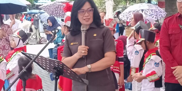 Meriahkan HUT RI Ke 79, Sekda Watania Buka Kegiatan Lomba Drum Band SD, SMP