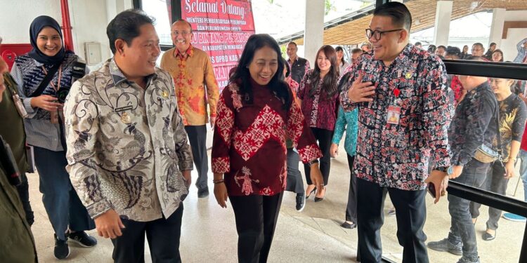 Kunjungi Minahasa, Menteri PPPA Bintang Puspayoga Disambut Bupati Kumendong