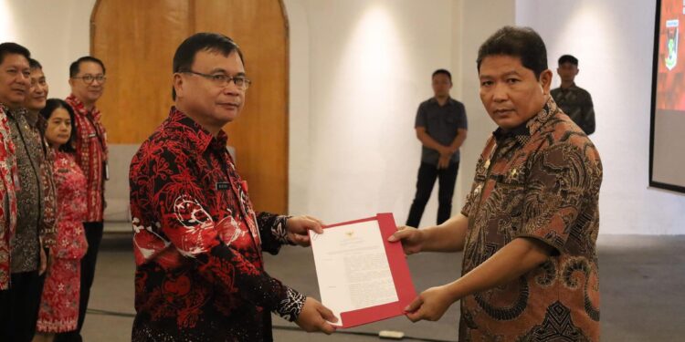 Bupati Jemmy Kumendong Lantik Kelompok Kerja Pengarusutamaan Gender Periode 2024-2025