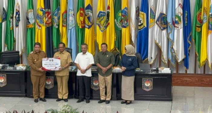 Bupati Kumendong terima Penghargaan Insentif Fiskal Rp 6,39 Miliar