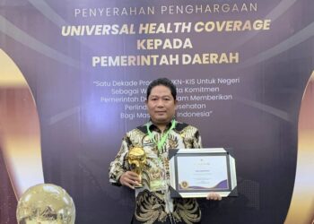 Prioritaskan Jaminan Kesehatan, Bupati Minahasa Jemmy Kumendong  Terima Penghargaan UHC