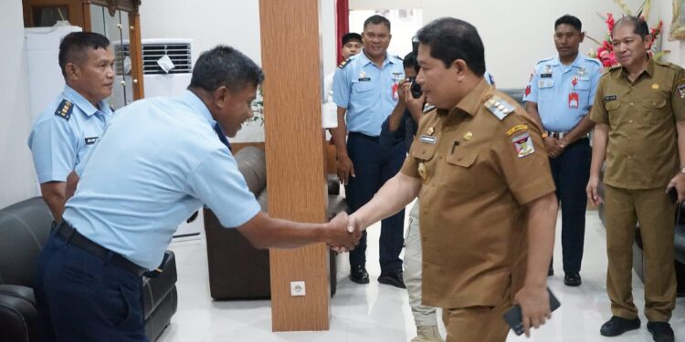 Bupati Kumendong Terima Kunjungan Sejumlah Personil TNI AU
