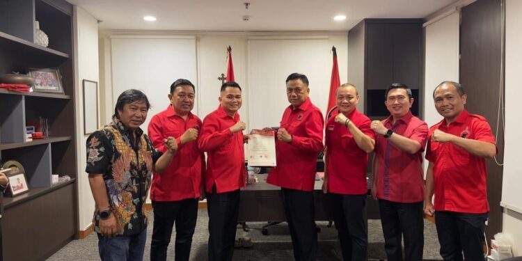 Ronald Kandoli – Fredi Tuda Kantongi  SK PDIP Untuk Maju Pilkada Mitra