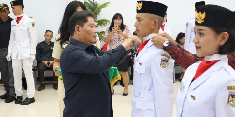 Bupati Kumendong Kukuhkan 31 Anggota Paskibraka Tahun 2024